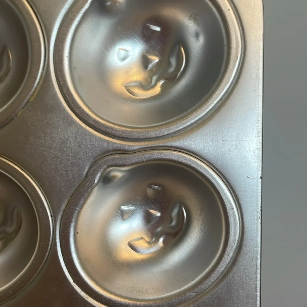 Mini pumpkin cupcake mold pan makes 12 like new